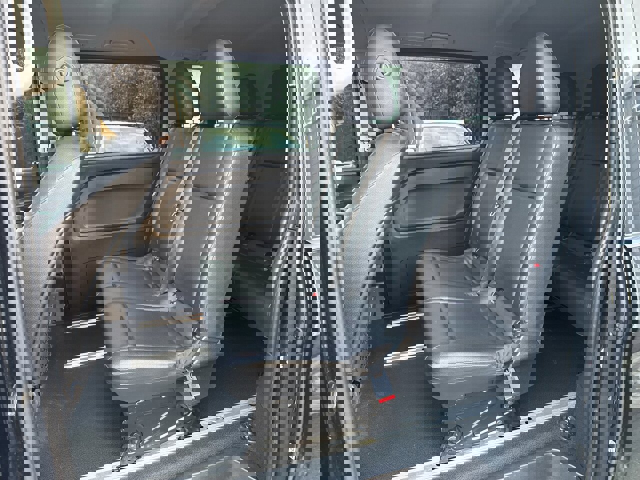 Used 2018 Mercedes-Benz Metris Passenger image 13