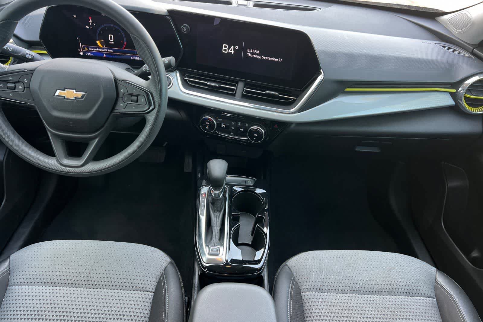 Used 2025 Chevrolet Trax LT FWD image 4