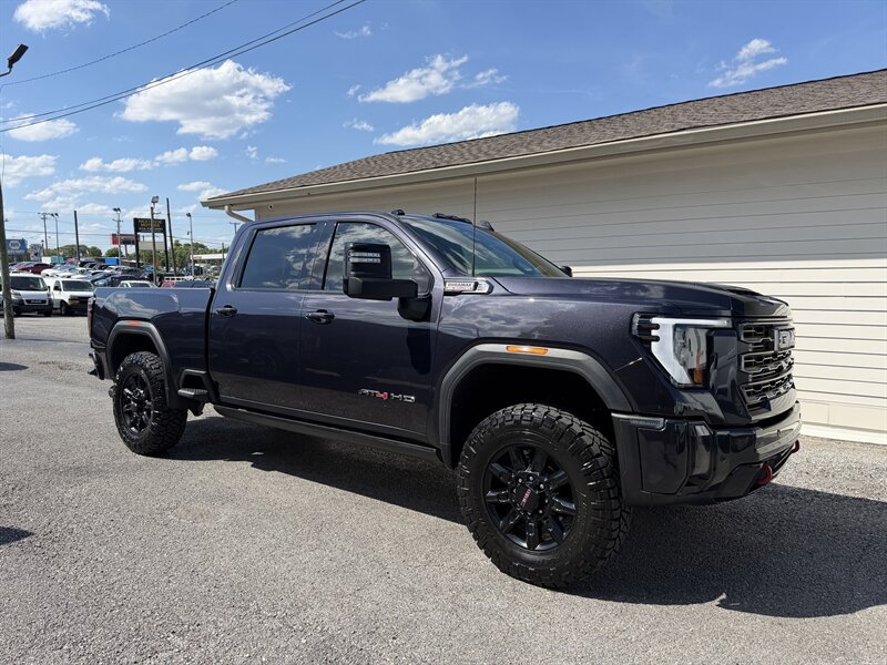 Used 2024 GMC Sierra 2500 AT4 w/ AT4 Preferred Package AWD/4WD image 2