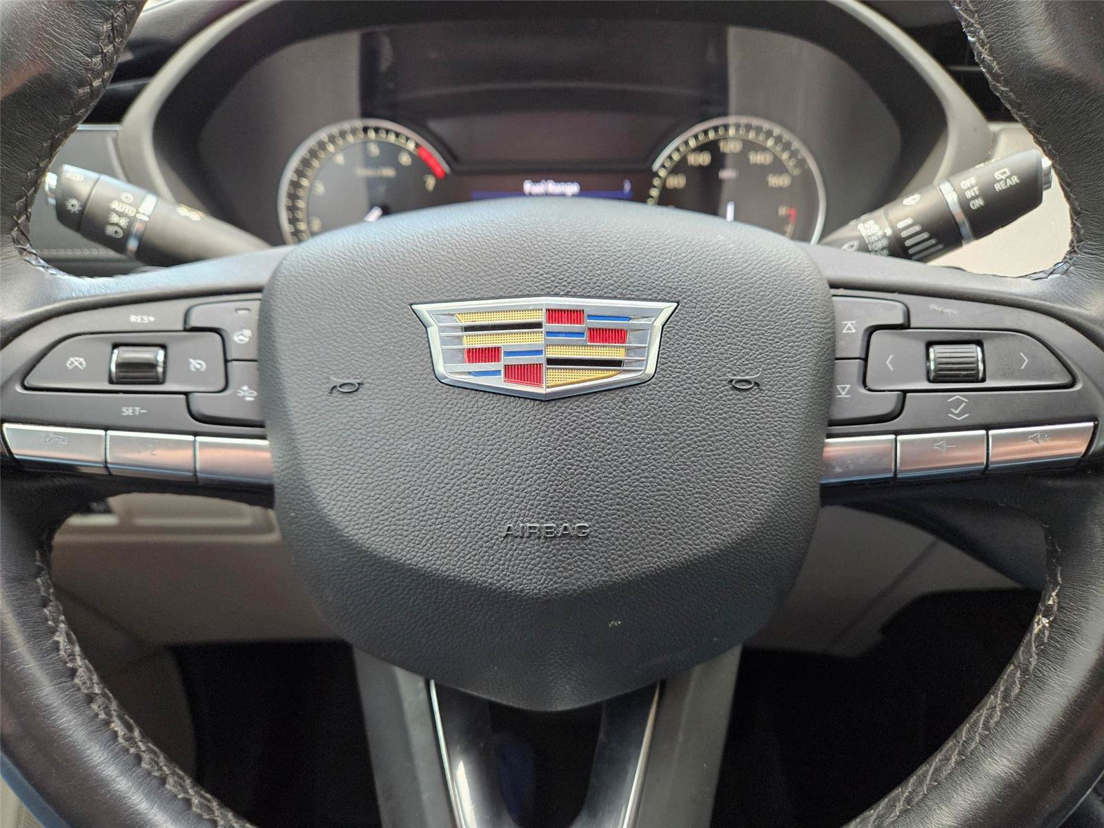 Used 2023 Cadillac XT4 Luxury w/ Cold Weather Package FWD image 15