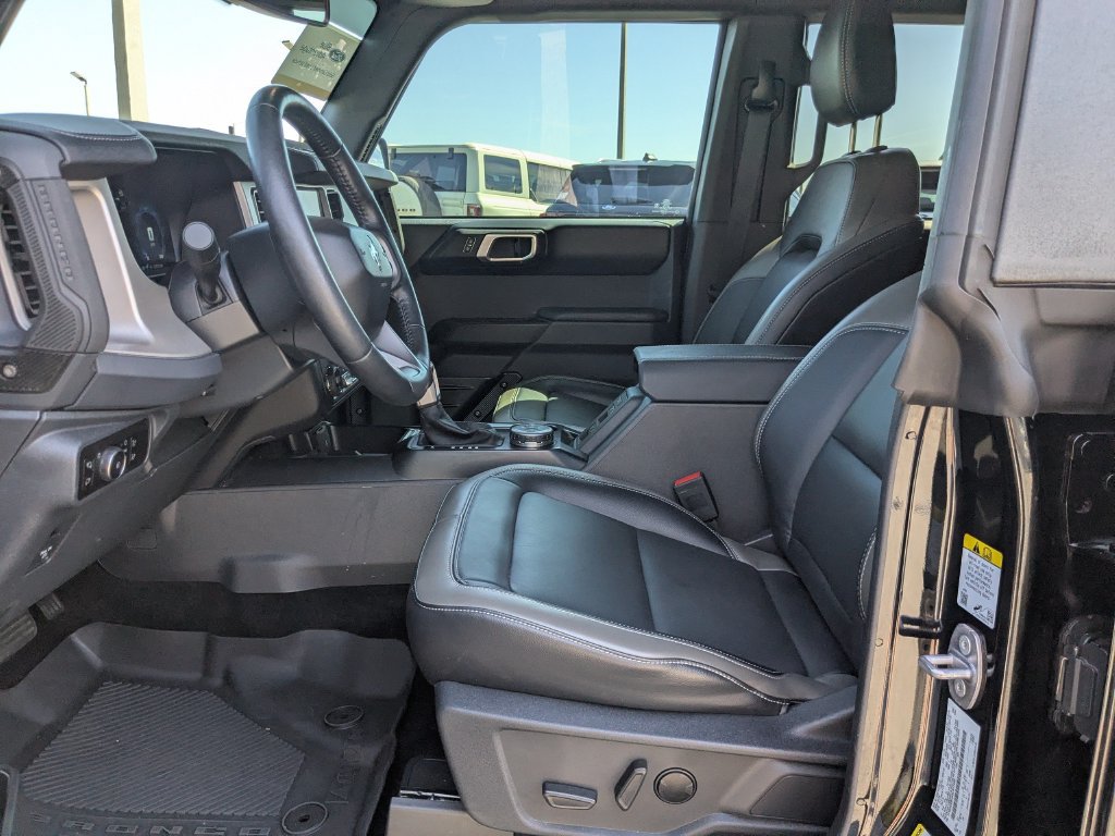 Used 2025 Ford Bronco Outer Banks AWD/4WD image 13