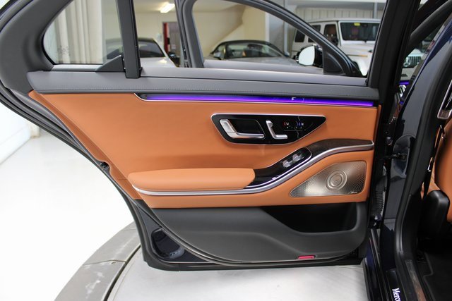 Used 2022 Mercedes-Benz S 500 4MATIC w/ 3D Technology Package image 40