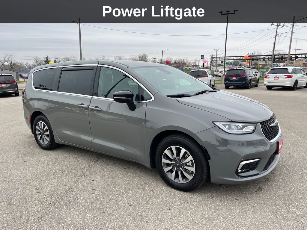 Used 2025 Chrysler Pacifica Select FWD image 9