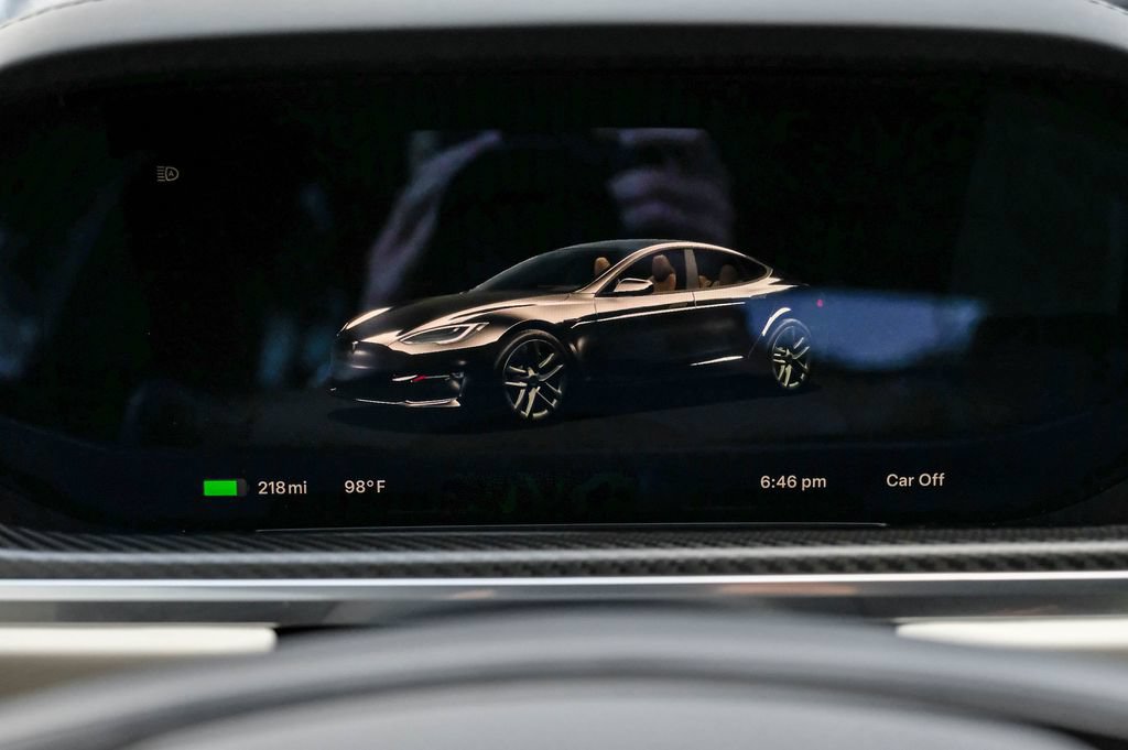 Used 2022 Tesla Model S Plaid AWD/4WD image 17