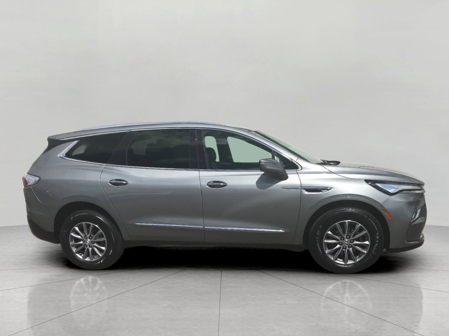 Used 2023 Buick Enclave Essence image 4