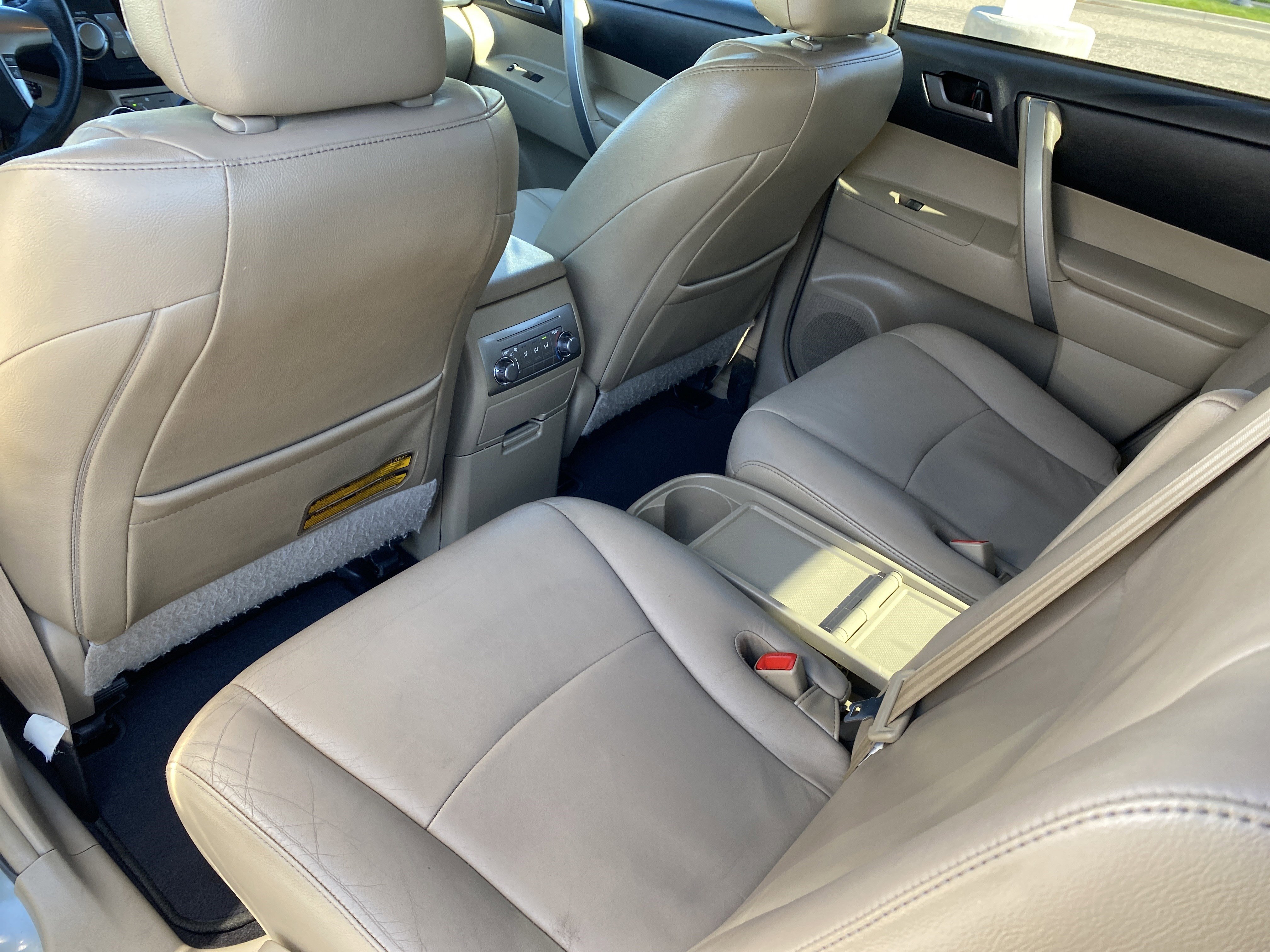 Used 2012 Toyota Highlander SE w/ Tow Pkg AWD/4WD image 19