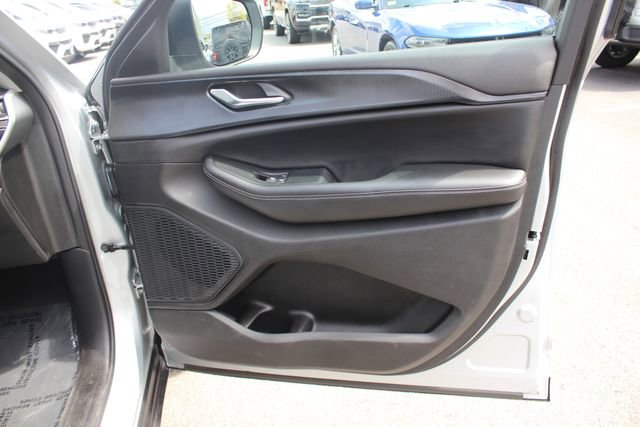 Used 2023 Jeep Grand Cherokee L Laredo AWD/4WD image 31