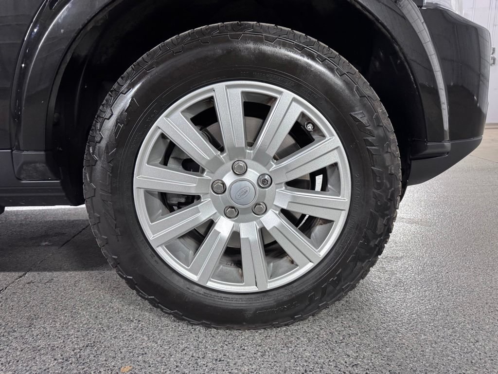 Used 2016 Land Rover LR4 AWD/4WD image 5