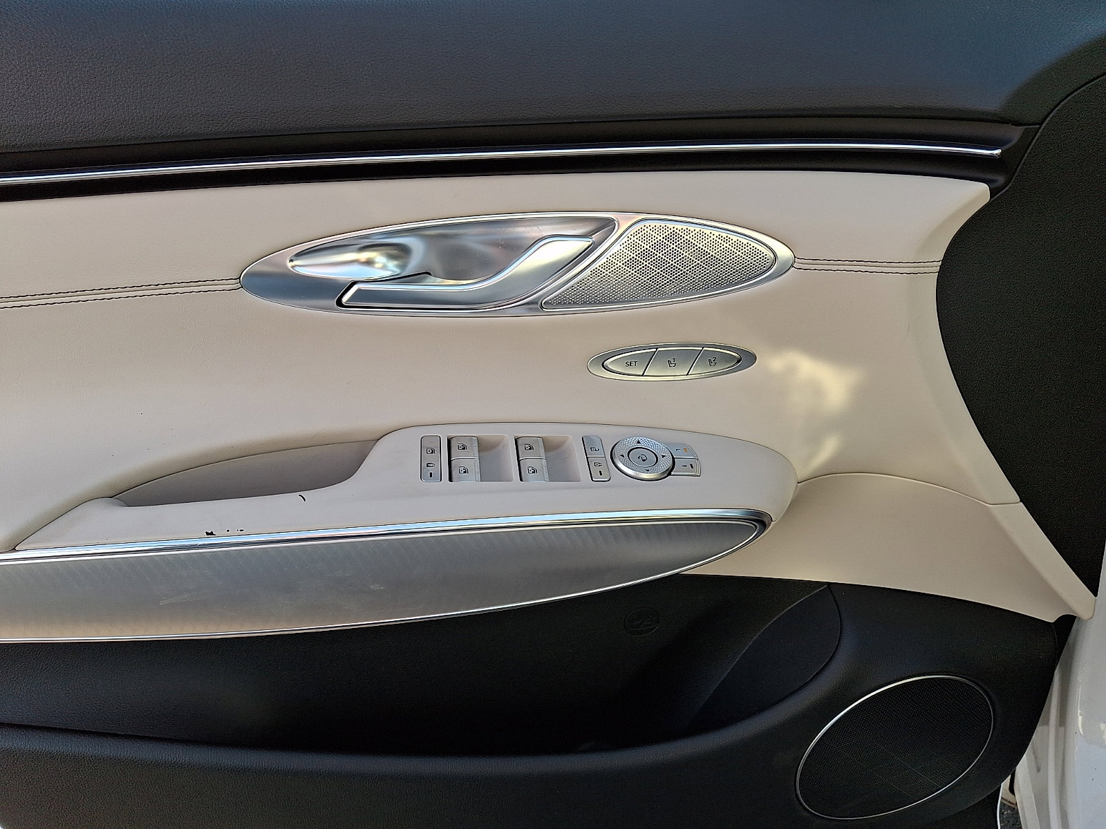 Certified 2023 Genesis GV70 2.5T w/ Select Package AWD/4WD image 14