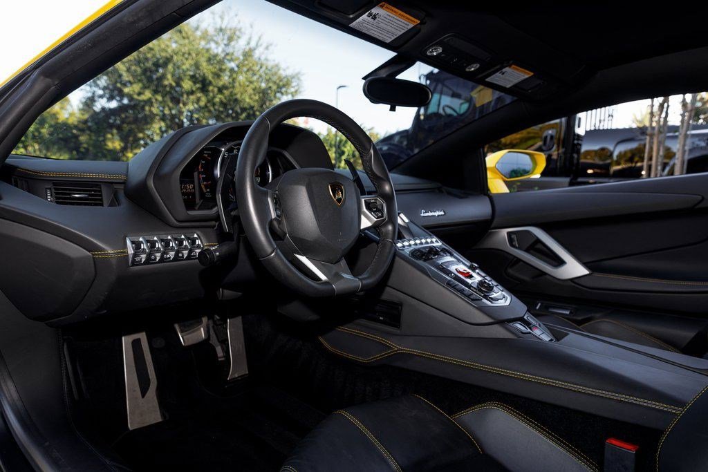 Used 2014 Lamborghini Aventador image 26