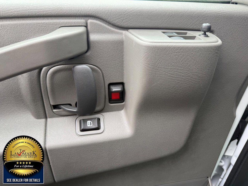 Used 2025 Chevrolet Express 2500 Extended w/ Communications Package image 8