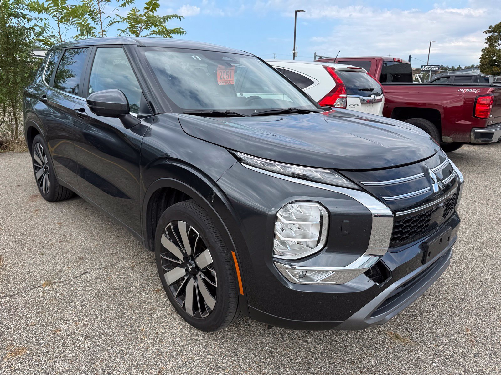 Used 2025 Mitsubishi Outlander SE