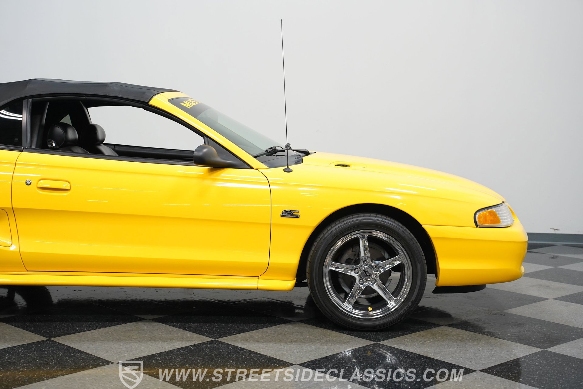 Used 1995 Ford Mustang GT RWD image 29