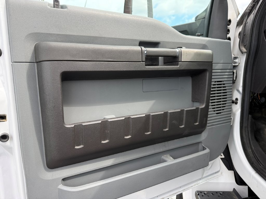 Used 2022 Ford F750 2WD Regular Cab Super Duty image 13