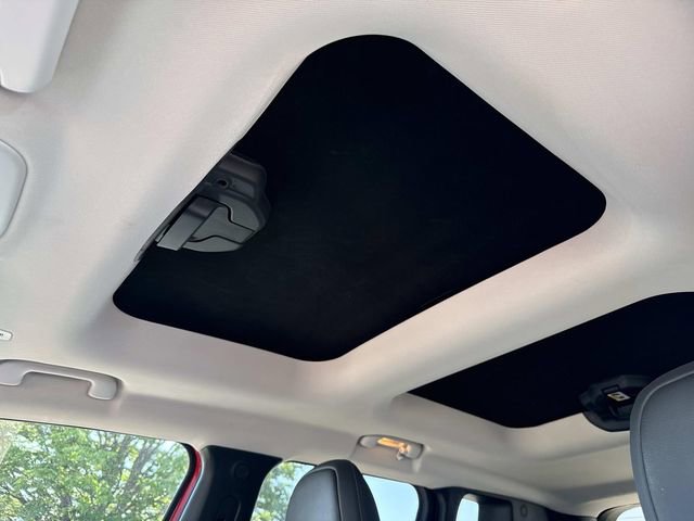 Used 2019 Jeep Renegade Limited w/ UConnect 8.4 Nav Group AWD/4WD image 22