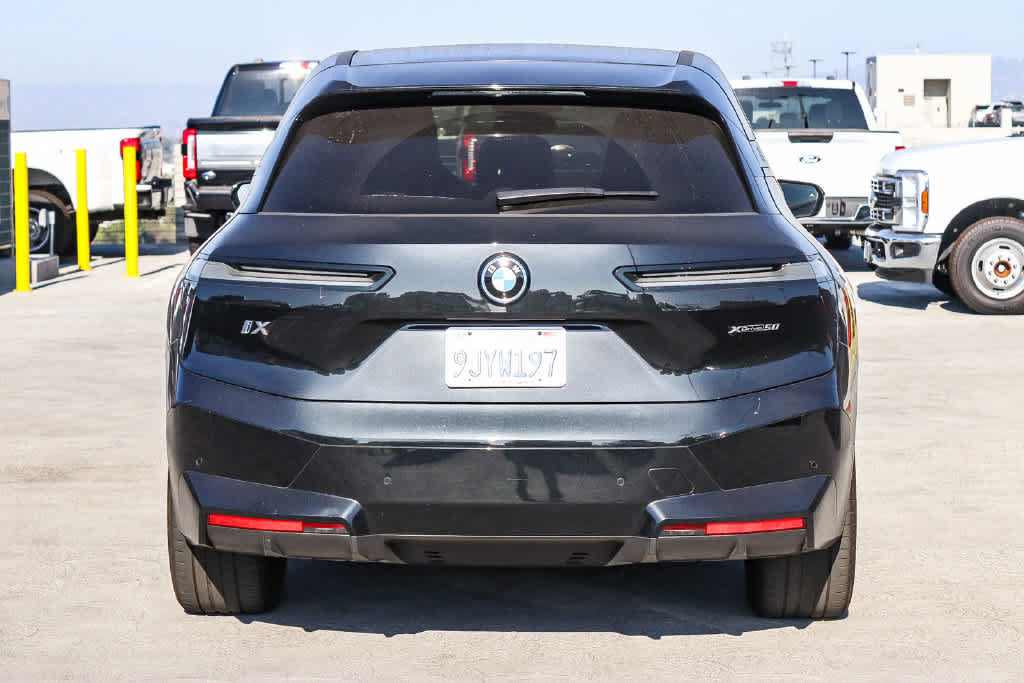 Used 2024 BMW iX xDrive50 w/ Sport Package AWD/4WD image 5