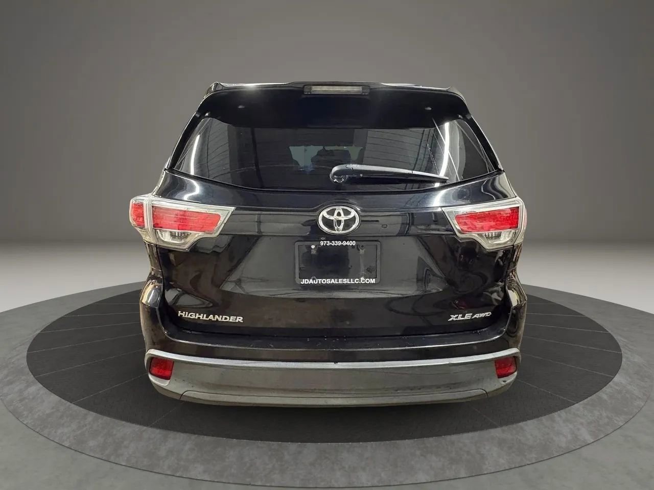Used 2015 Toyota Highlander XLE image 4