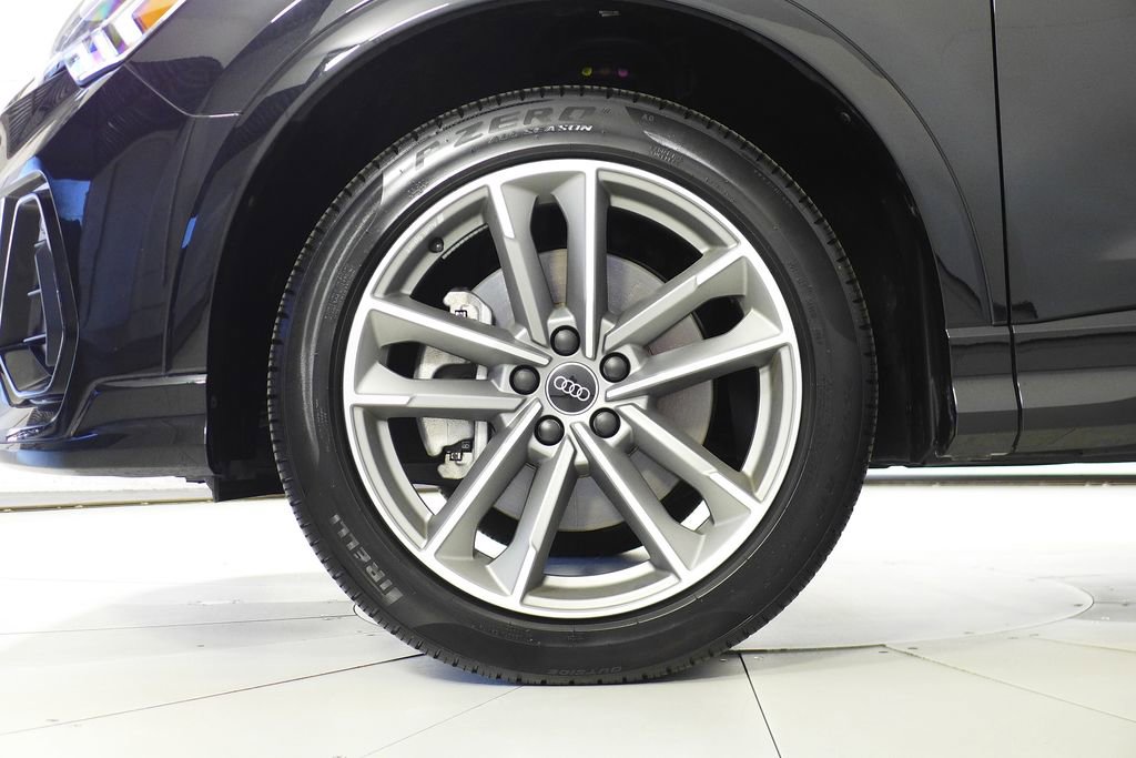 Used 2025 Audi Q3 2.0T Premium w/ Convenience Package image 5
