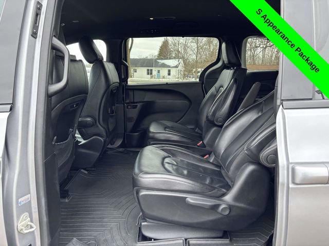 Used 2019 Chrysler Pacifica Touring-L w/ S Appearance Package image 24
