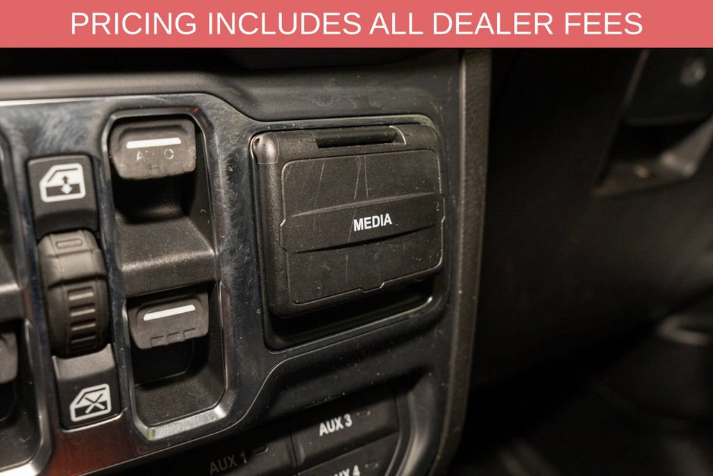 Used 2019 Jeep Wrangler Unlimited Sahara w/ Quick Order Package 24M Moab AWD/4WD image 15