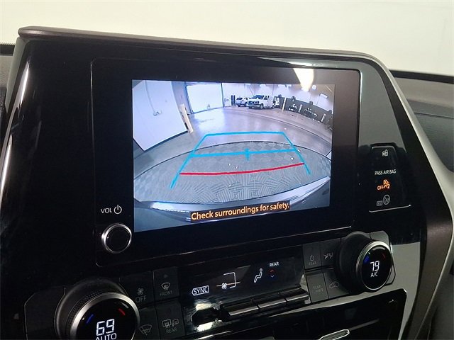 Used 2023 Toyota Highlander L image 4