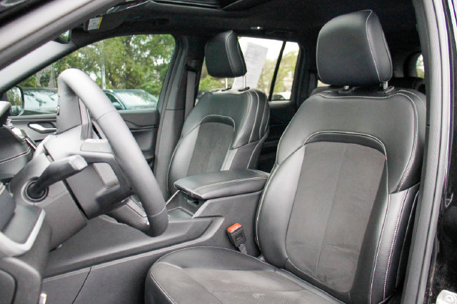 Used 2024 Jeep Grand Cherokee Altitude AWD/4WD image 21