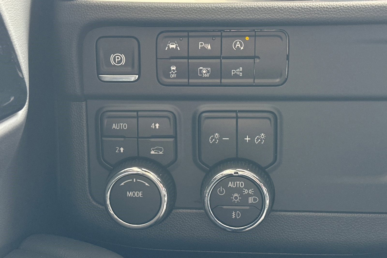 New 2025 Chevrolet Suburban High Country image 32