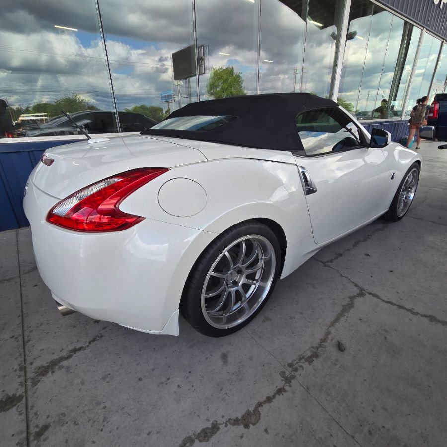Used 2016 Nissan 370Z Touring image 7