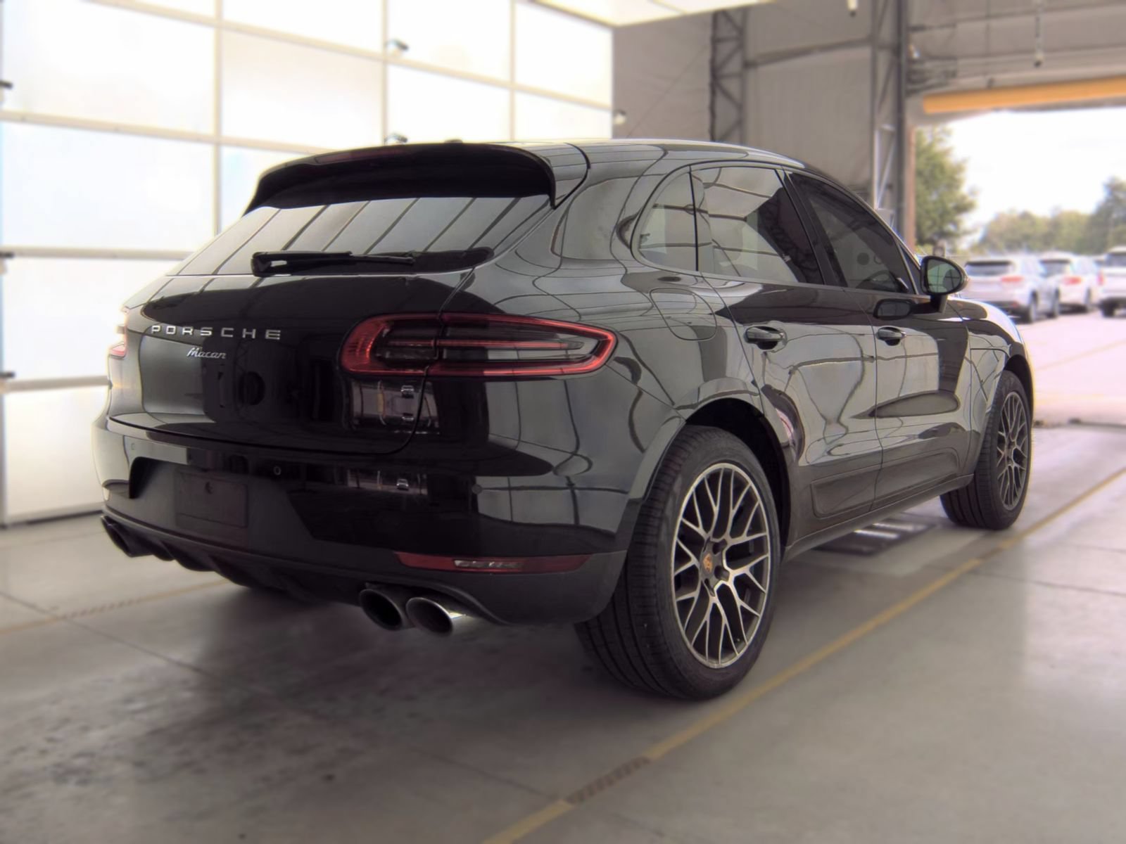 Used 2018 Porsche Macan Sport Edition AWD/4WD image 3