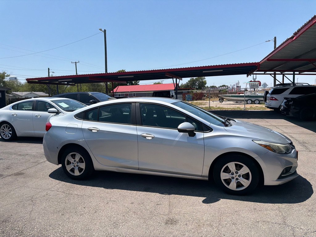 Used 2018 Chevrolet Cruze LS FWD image 31