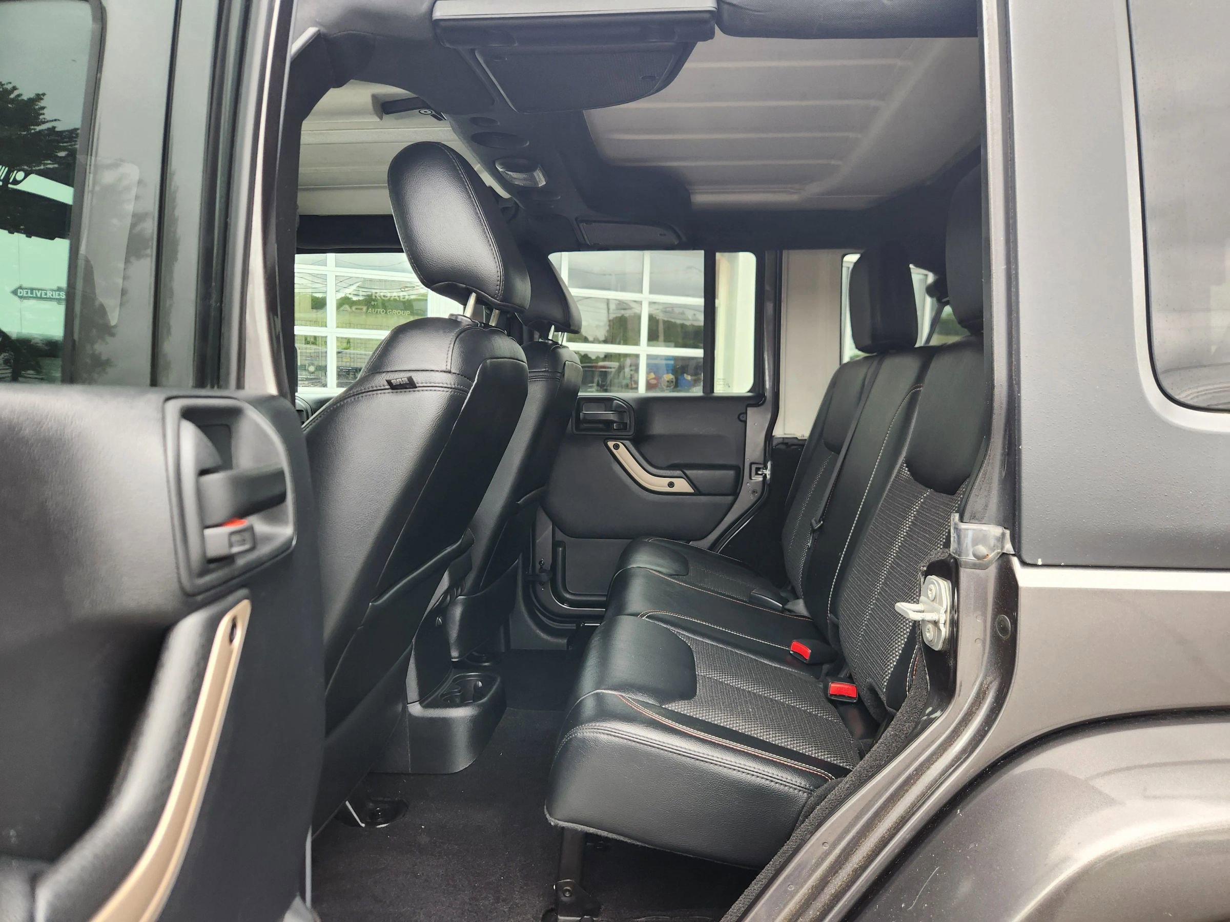 Used 2016 Jeep Wrangler Unlimited Sahara image 39