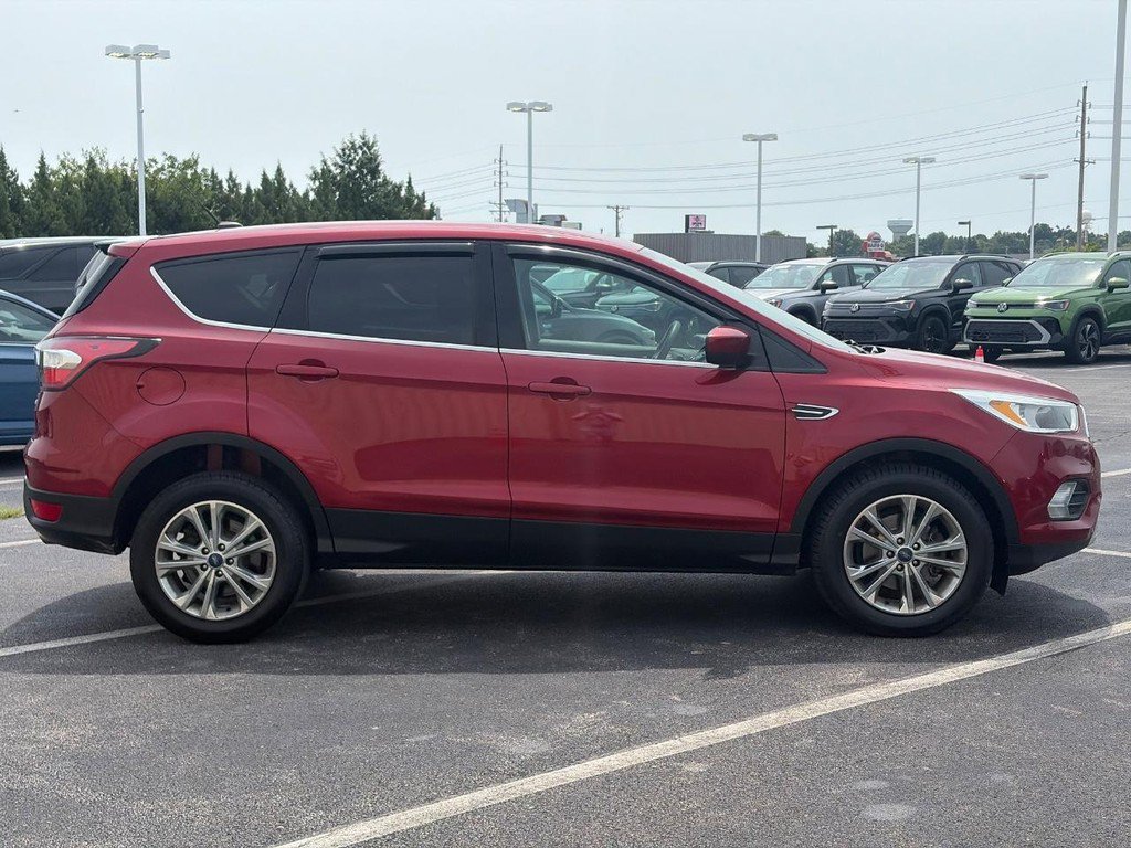 Used 2017 Ford Escape SE FWD image 4