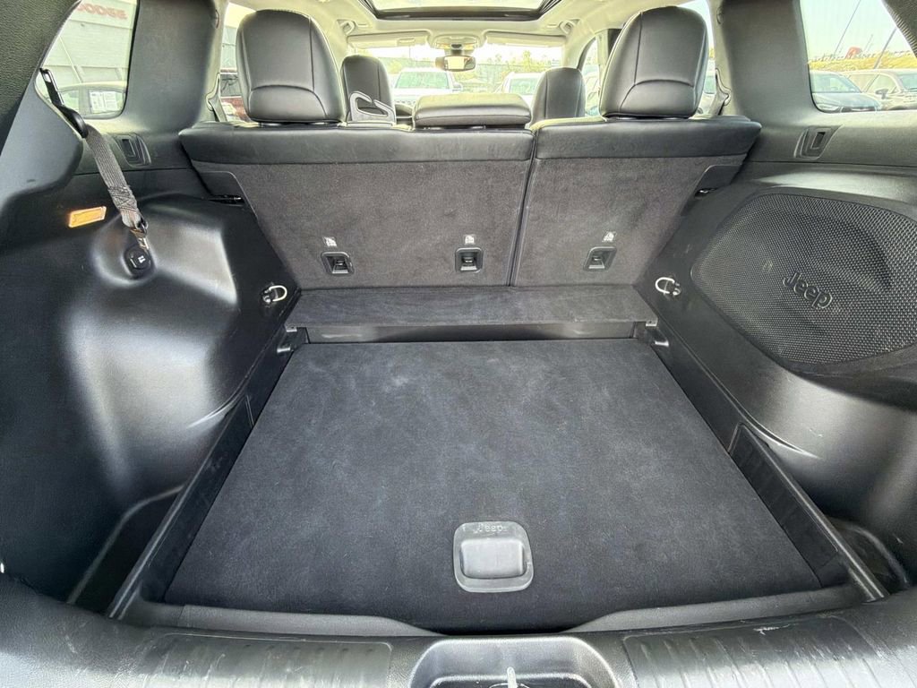 Used 2022 Jeep Cherokee Latitude Lux w/ Sun & Sound Group image 14