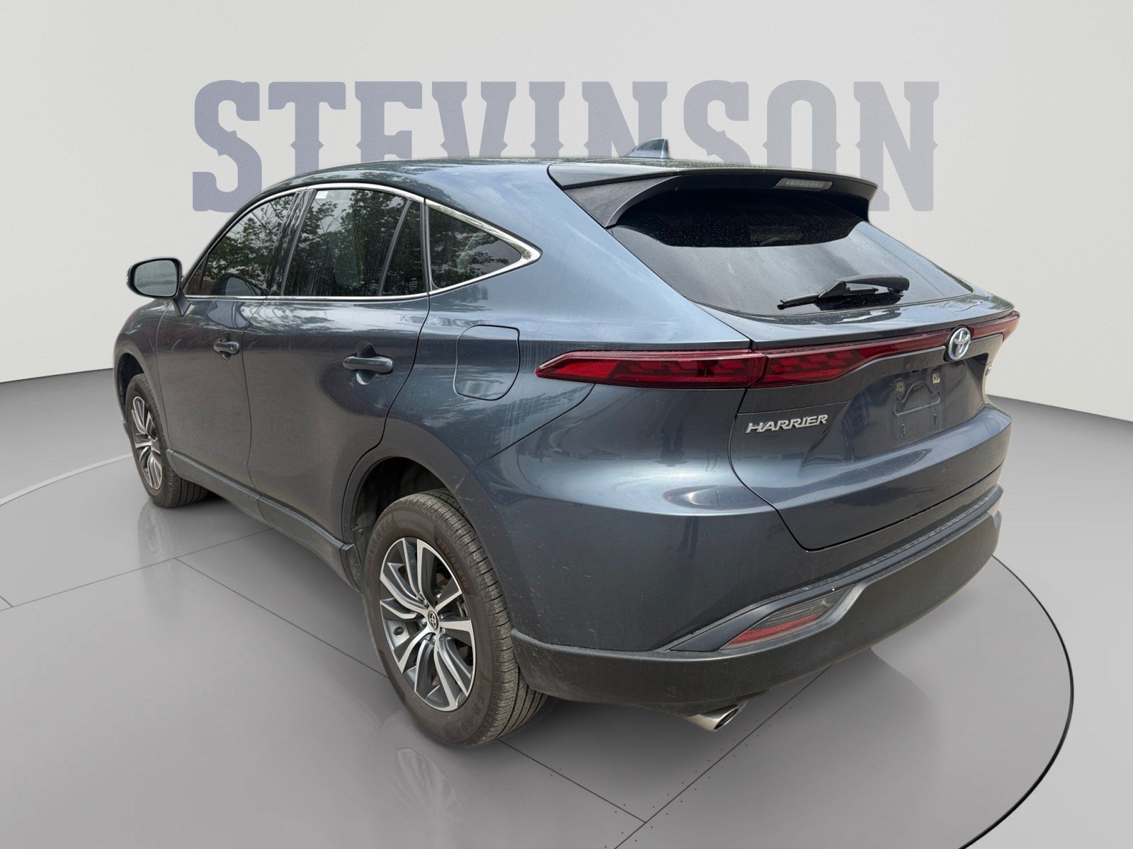 Used 2022 Toyota Venza LE AWD/4WD image 3