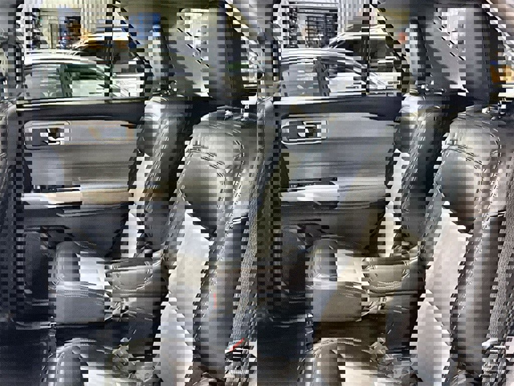 Used 2022 Ford Explorer XLT w/ Equipment Group 202A image 24