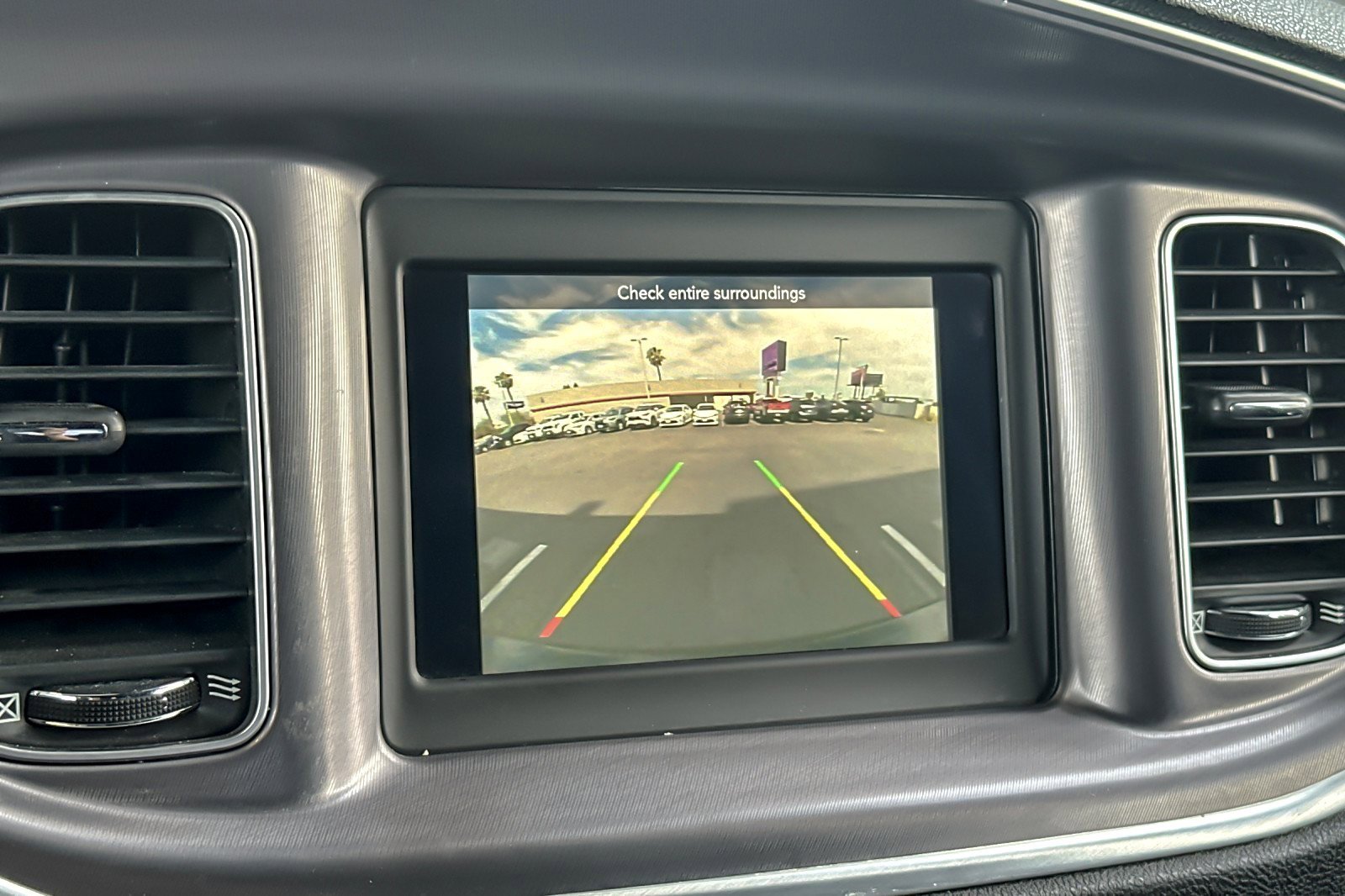 Used 2020 Dodge Charger SXT image 17