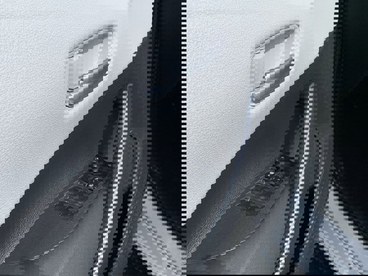 Used 2023 Toyota Corolla SE image 14