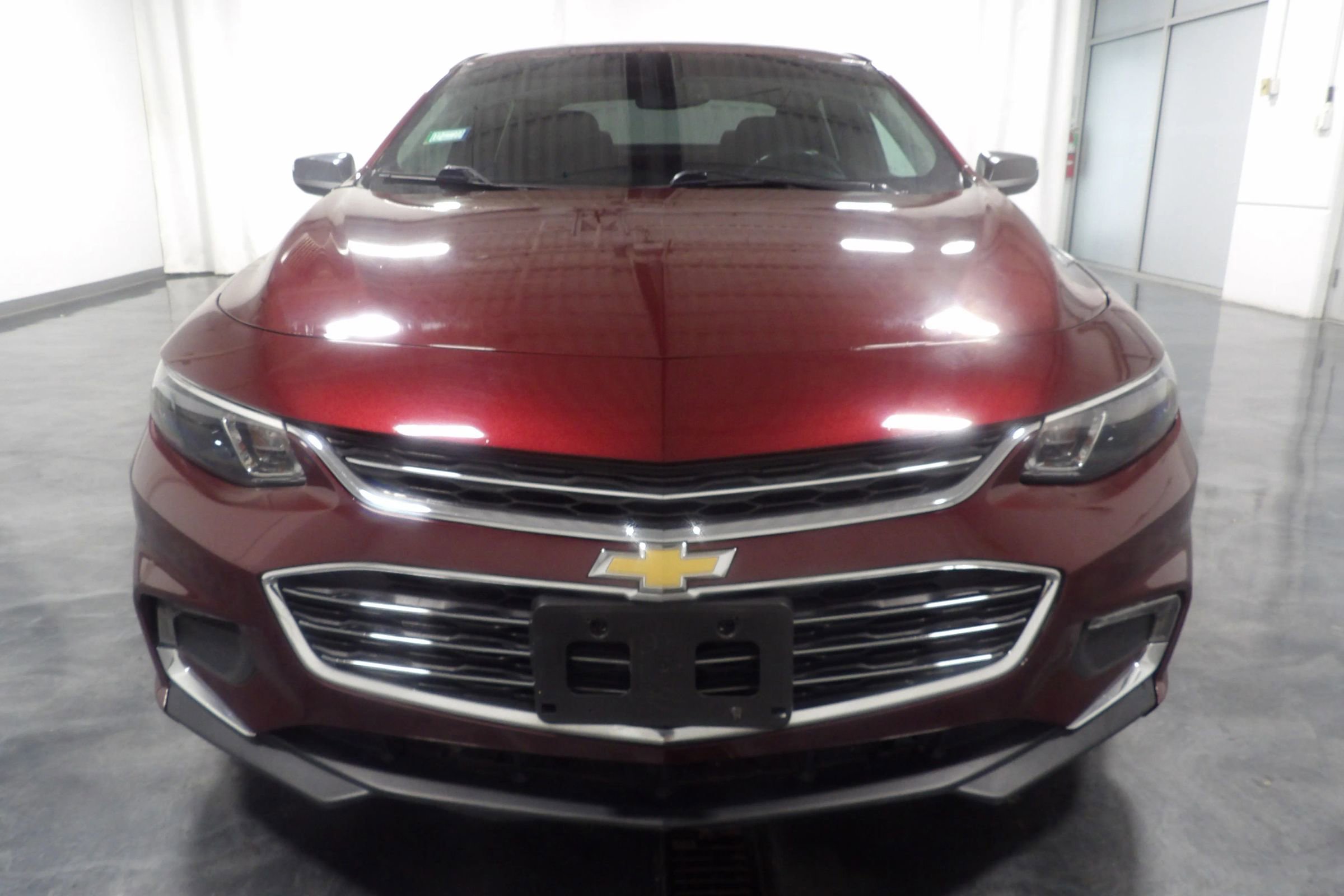 Used 2016 Chevrolet Malibu LT image 2
