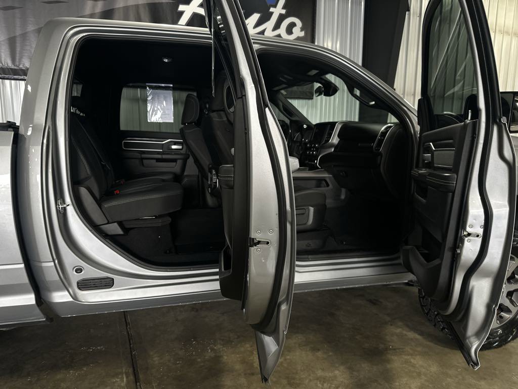 Used 2022 RAM 2500 Big Horn w/ Level C Equiment Group AWD/4WD image 31