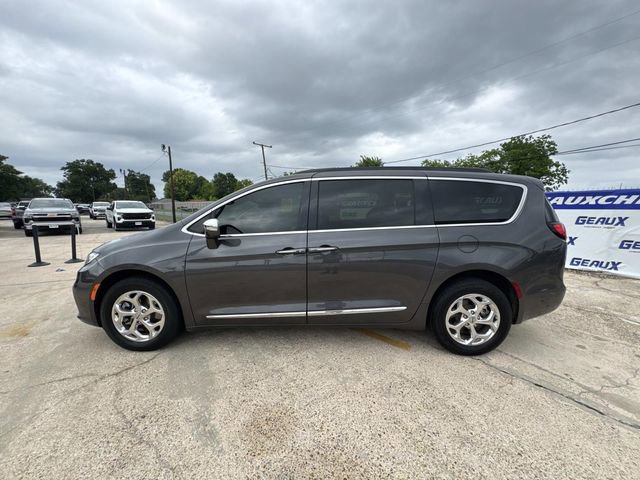 Used 2022 Chrysler Pacifica Limited AWD/4WD image 18