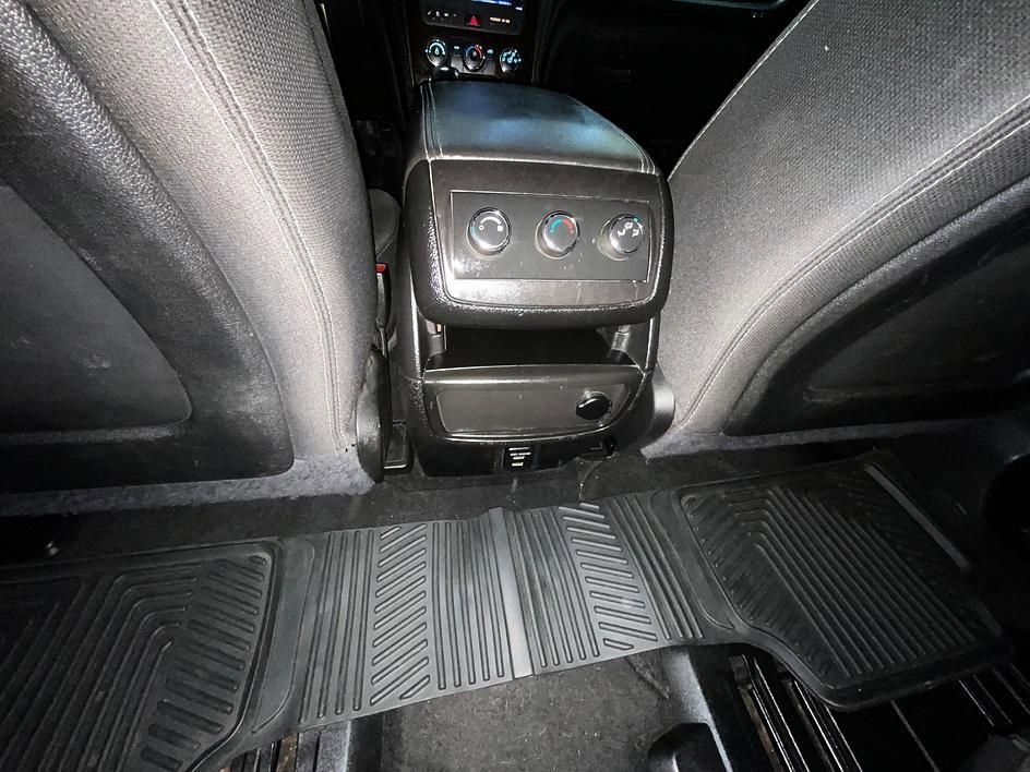 Used 2015 Chevrolet Traverse LT w/ Style and Technology Package FWD image 28