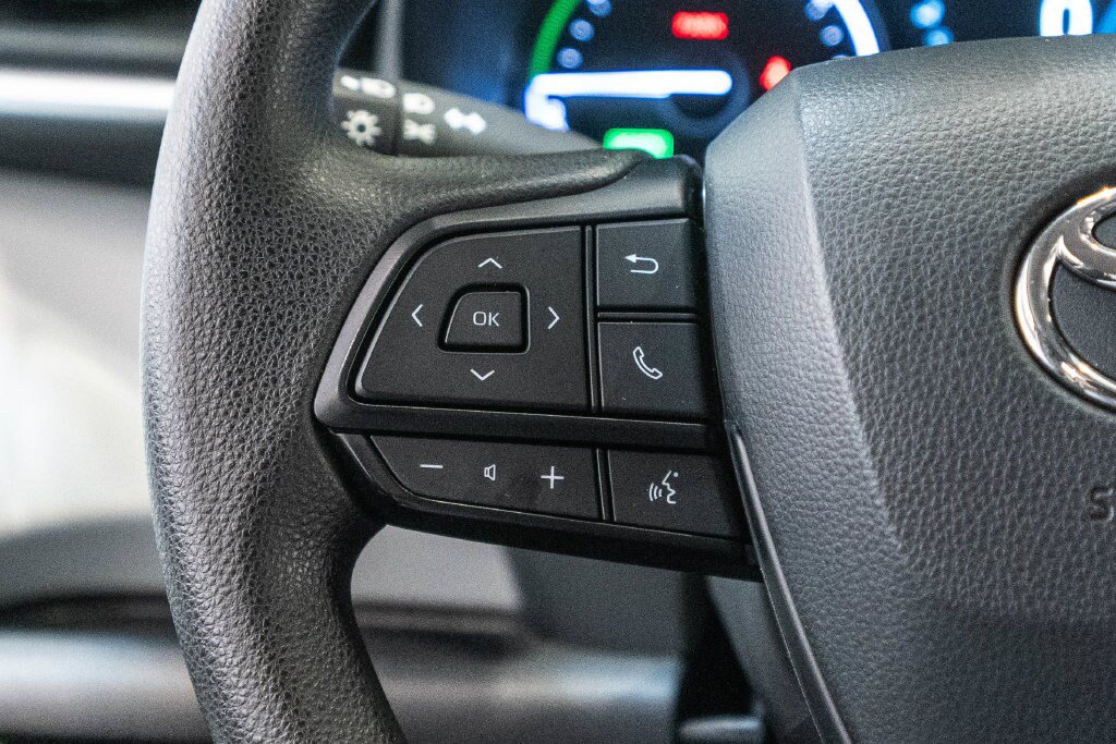 Certified 2025 Toyota Sienna LE FWD image 18