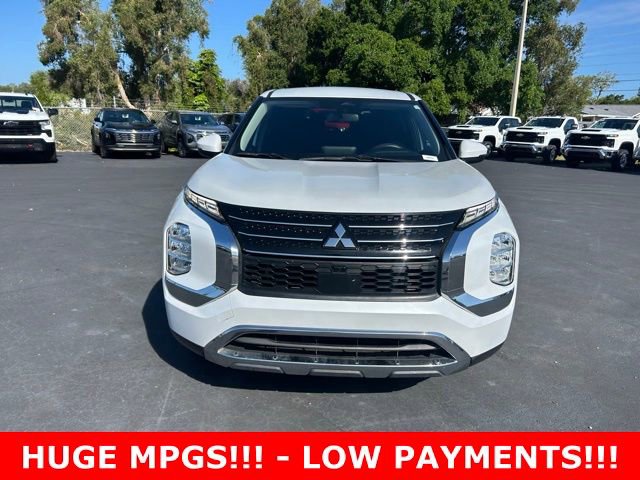 Used 2022 Mitsubishi Outlander ES image 2