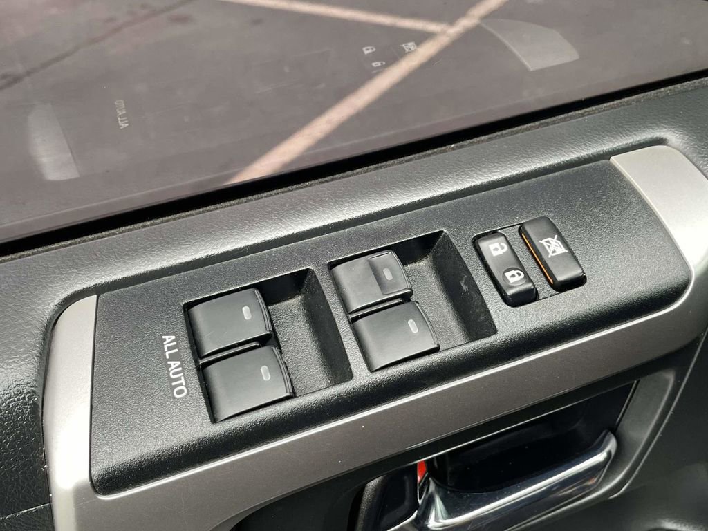 Used 2021 Toyota 4Runner SR5 AWD/4WD image 31
