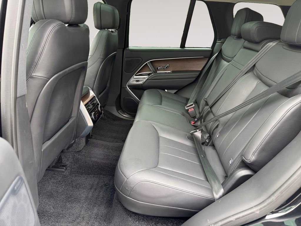 Used 2025 Land Rover Range Rover SE AWD/4WD image 13
