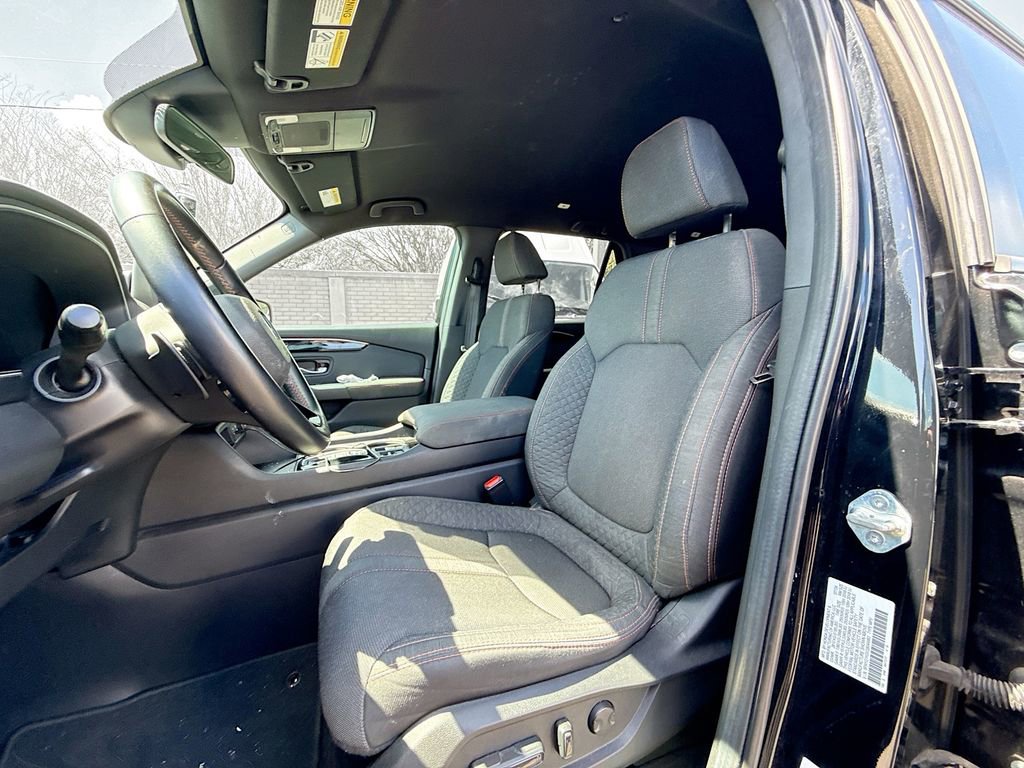 Used 2025 Honda Pilot Sport image 23