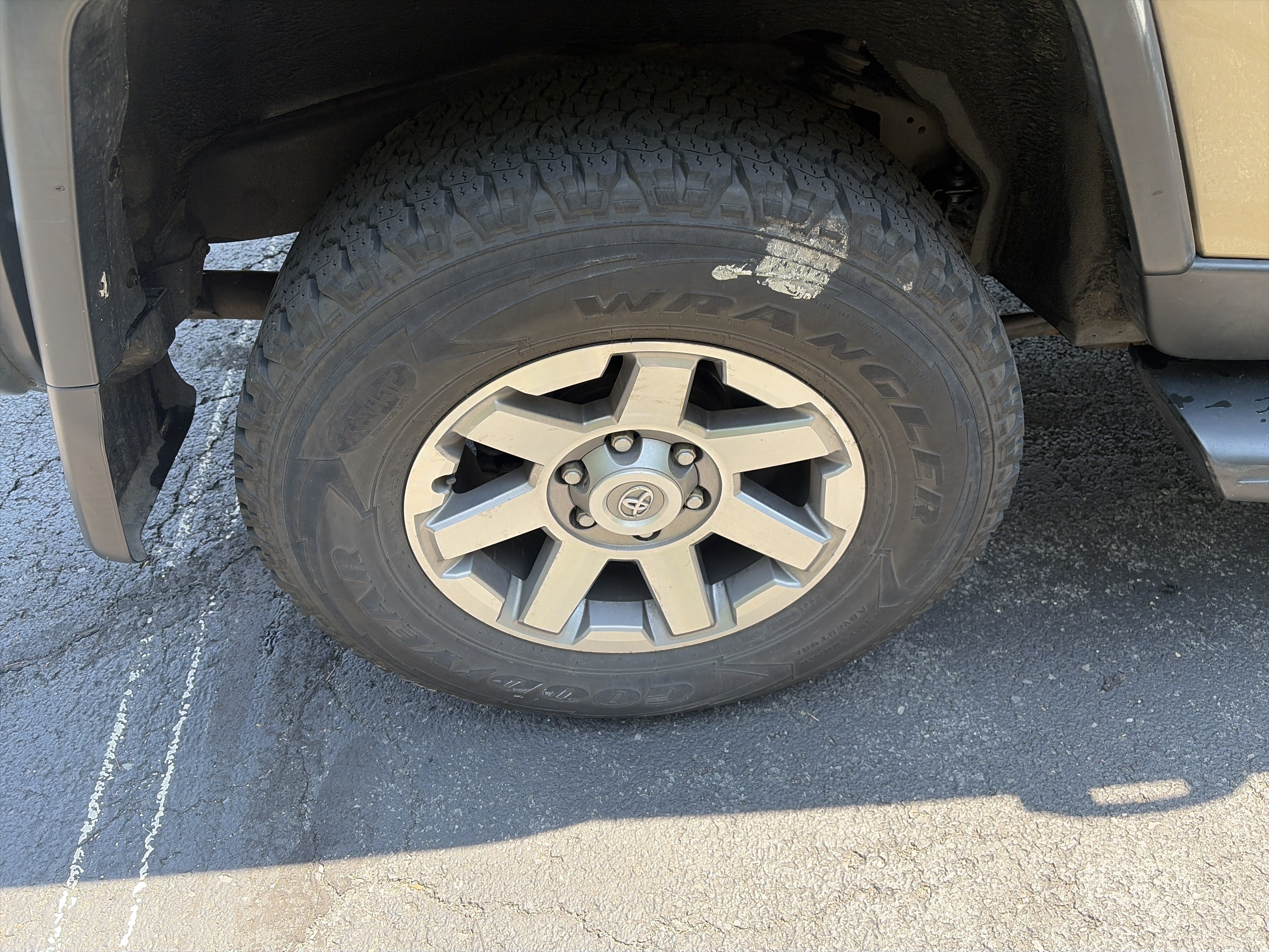 Used 2014 Toyota FJ Cruiser 4WD w/ Upgrade Package image 11