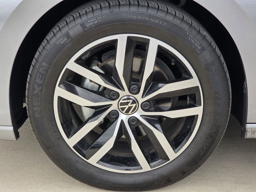 Used 2025 Volkswagen Jetta SE image 8