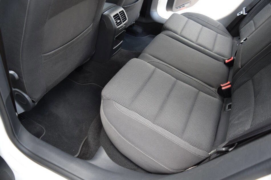 Used 2013 Volkswagen Golf TDI image 49
