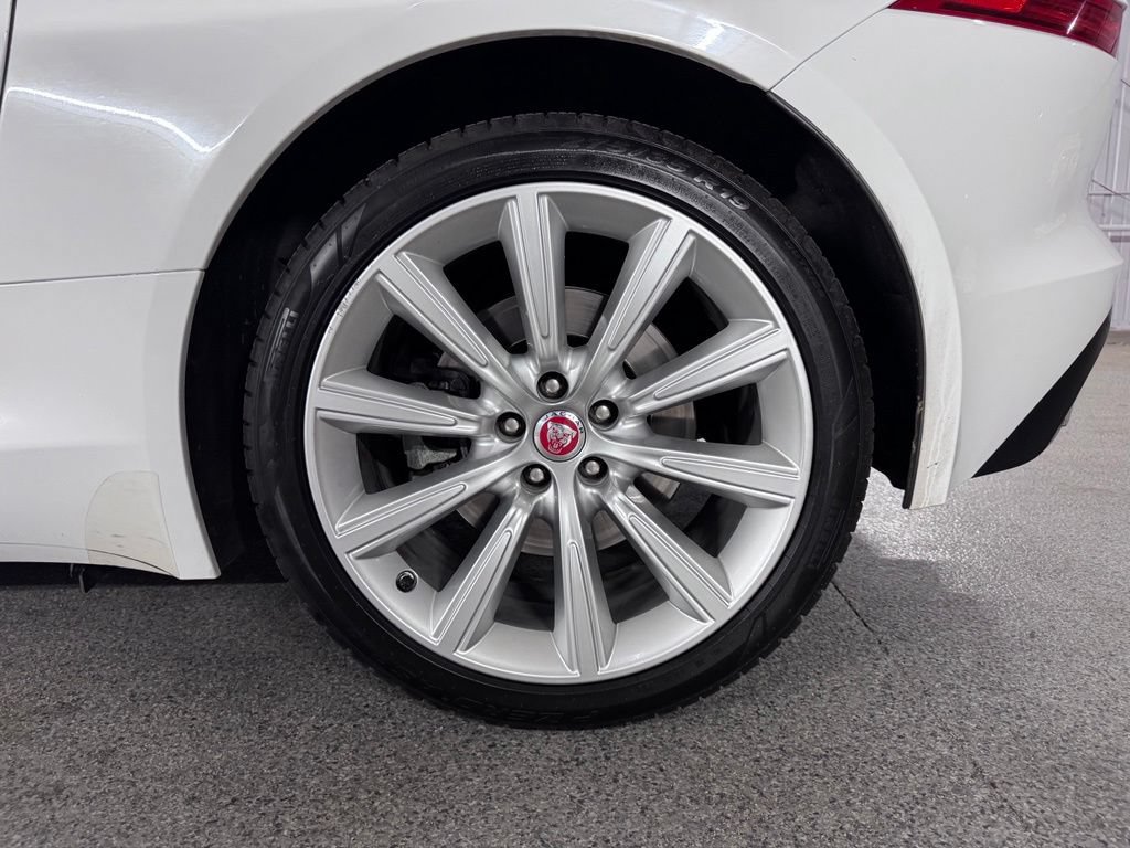 Used 2017 Jaguar F-TYPE Coupe RWD image 14